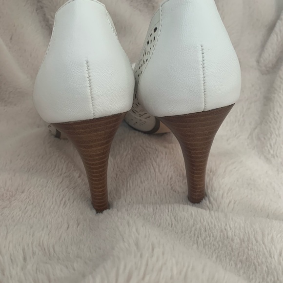 Practically New Pumps! - Picture 3 of 3